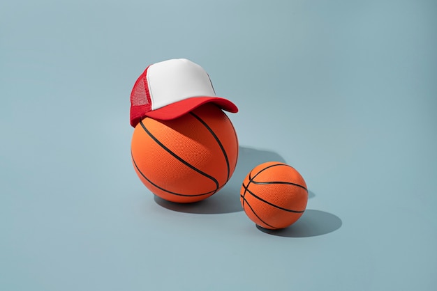 Gorra trucker con baloncesto