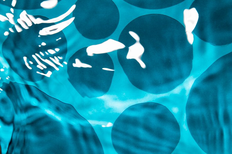 Foto gratuito gota monocromática de agua y manchas