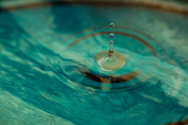 Gotas que caen en agua