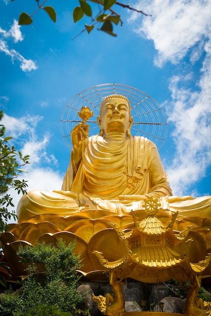 Foto gratuita gran buda de oro