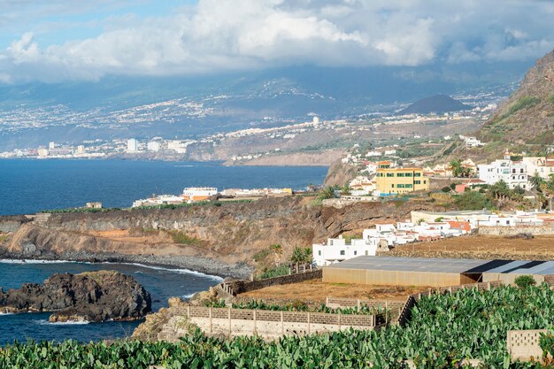 Gran ciudad en el litoral oceánico