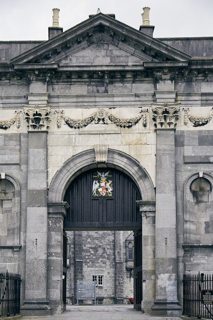 Gran edificio Kilkenny Castle Park Dukes prados