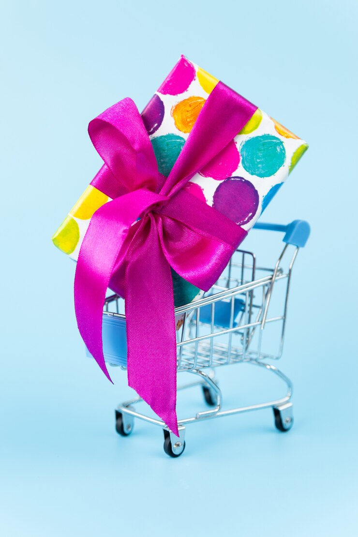 Foto gratuito gran regalo colorido en carrito de compras