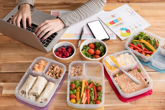 Gran variedad de alimentos y tareas para el hogar.