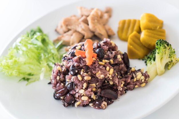 Grano con baya de arroz y cerdo asado