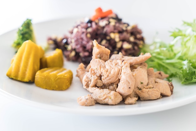 Grano con baya de arroz y cerdo asado