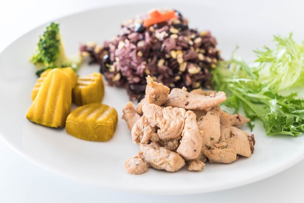 Grano con baya de arroz y cerdo asado