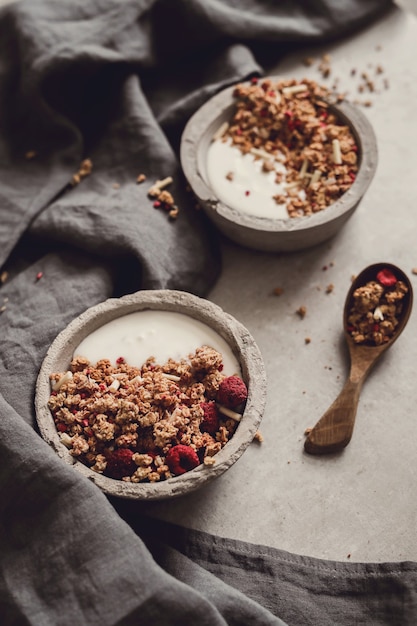 Granola. Delicioso desayuno en la mesa