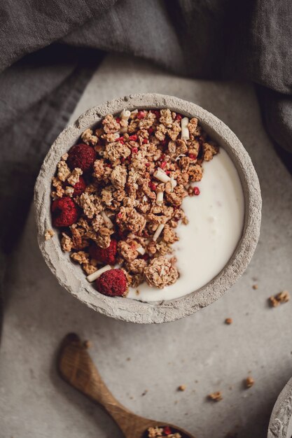 Granola. Delicioso desayuno en la mesa