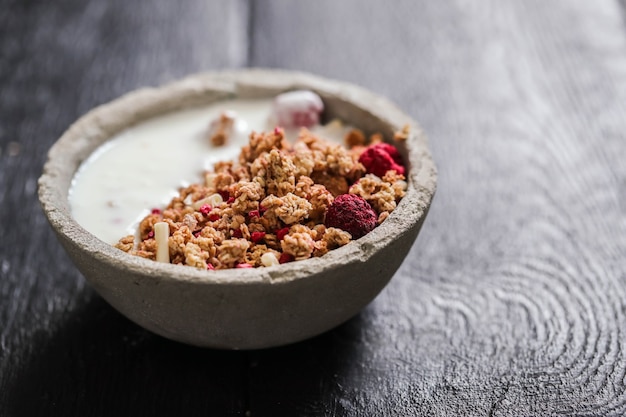 Granola. Delicioso desayuno en la mesa