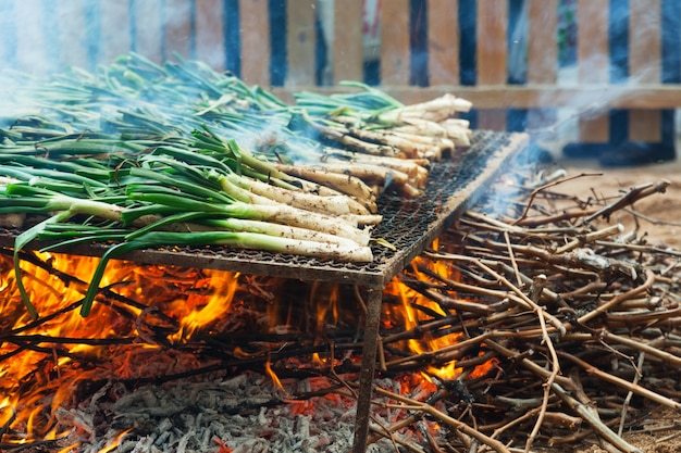 grilling calsot durante Calcotada