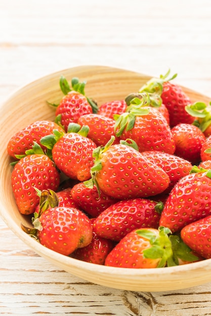 Foto gratuita grupo de fresas o fresas de frutas