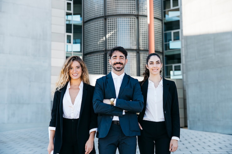 Foto gratuito grupo de gente de negocios exitosos