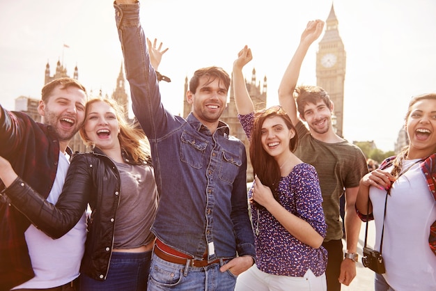 Grupo de mejores amigos en Londres