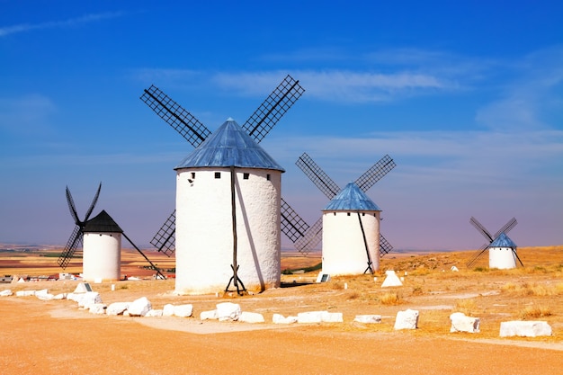 Grupo de molinos de viento