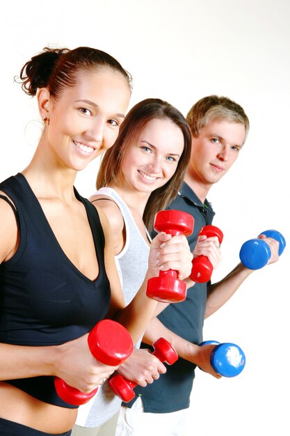 Grupo de personas haciendo ejercicios de fitness