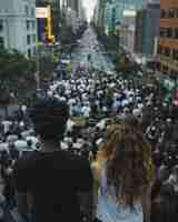 Foto gratuita grupo de trabajadores organizando una protesta