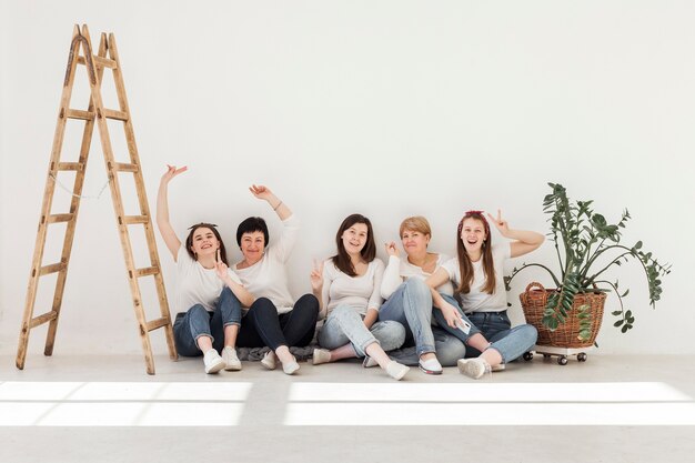 Grupo de unión de mujeres en el interior