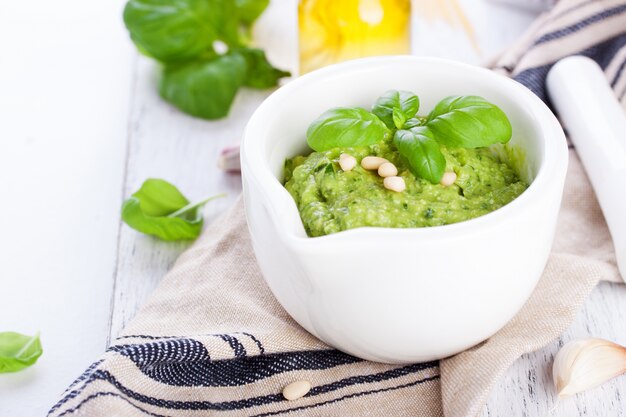 Guacamole casero en un bol