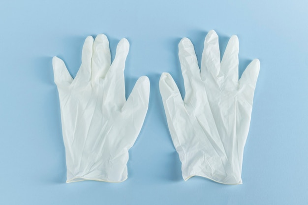 Guantes de látex blancos para prevenir la contaminación por coronavirus