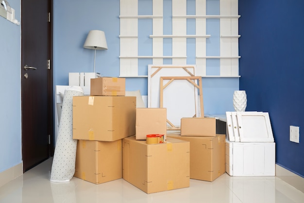 Habitación con cajas móviles