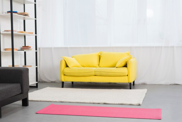 Habitación chica fitness