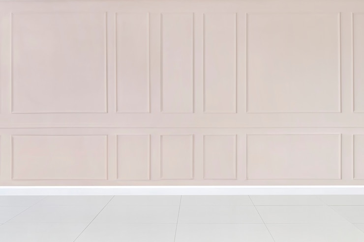 Foto gratuito habitación vacía con maqueta de pared estampada rosa