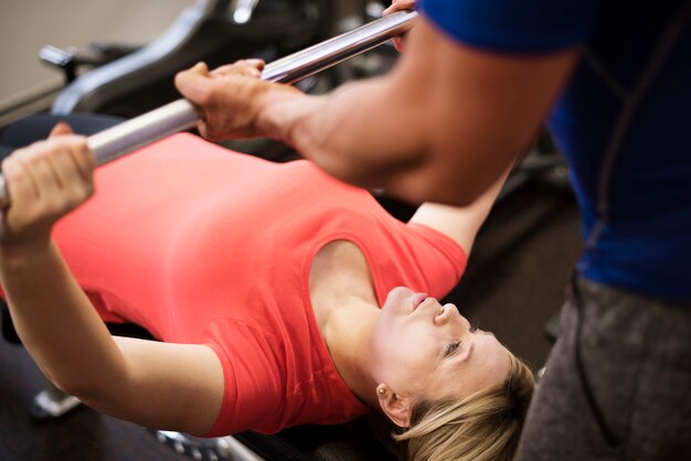 Hacer ejercicio en el gimnasio