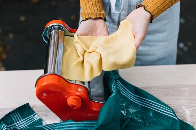 Foto gratuita haciendo pasta