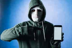 Foto gratuita hacker con plantilla de smartphone