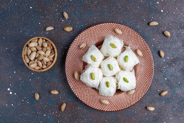 Halva pishmanie de seda turca, postre de algodón de azúcar.