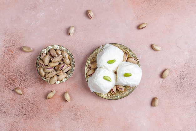 Halva pishmanie de seda turca, postre de algodón de azúcar.