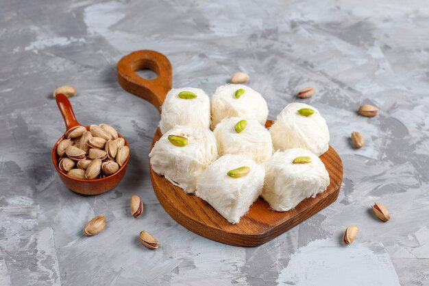 Halva pishmanie de seda turca, postre de algodón de azúcar.
