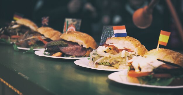 Hamburguesa con banderas de países