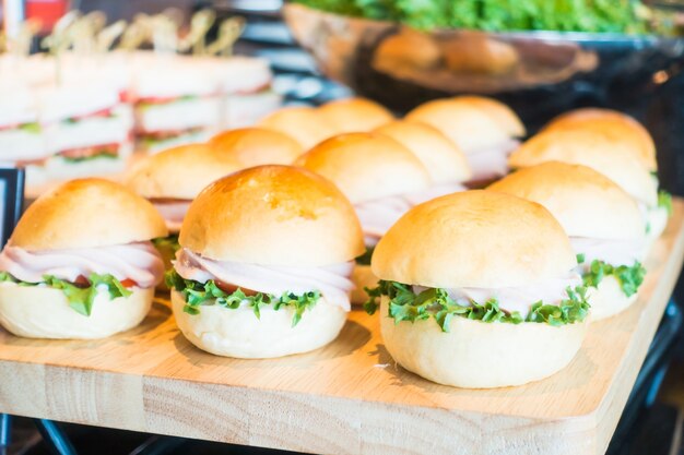 Hamburguesa con carne y lechuga