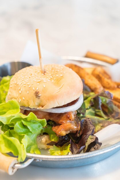 Hamburguesa de pollo teriyaki