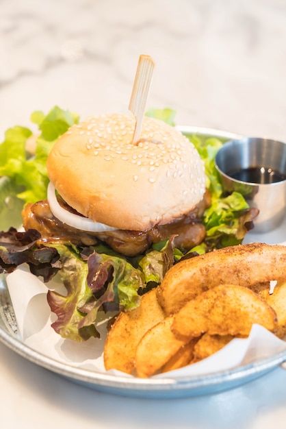 Hamburguesa de pollo teriyaki