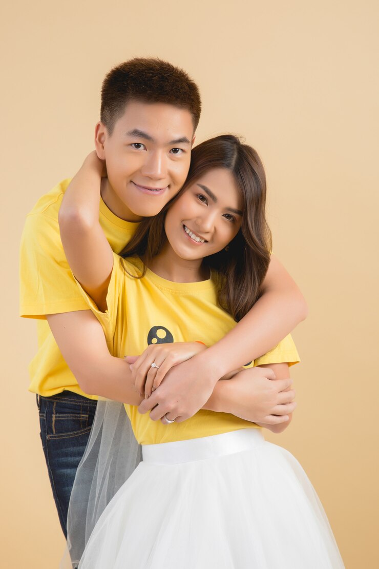 Photo Gratis happy asian couple