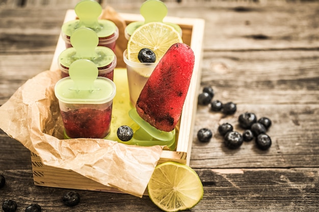 Foto gratuita helado casero en formas