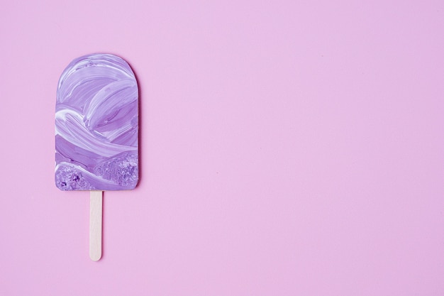 Foto gratuita helado casero de paletas con espacio de copia