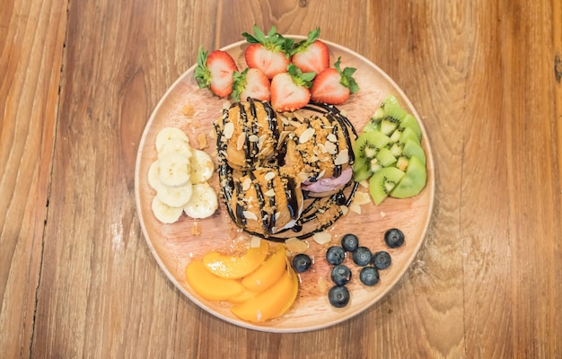 Helado con fruta mixta