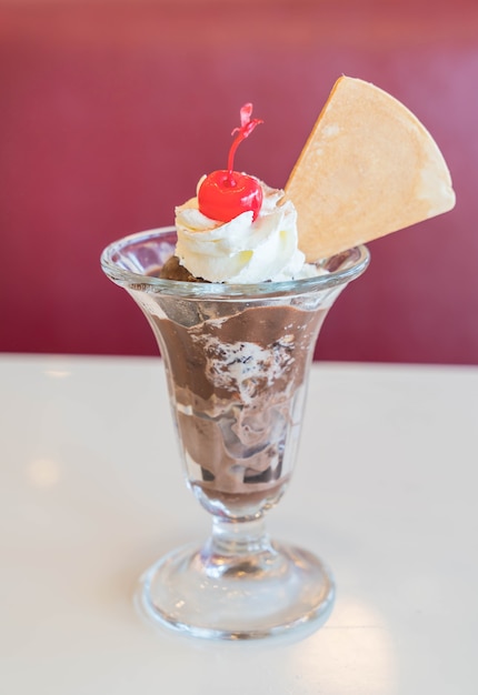 Foto gratuita helado de helado de chocolate