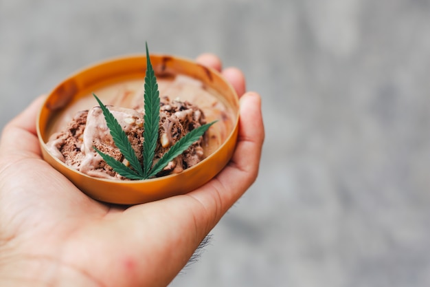 Foto gratuita helado de marihuana.