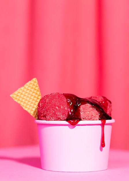 Helado de primer plano en un tazón