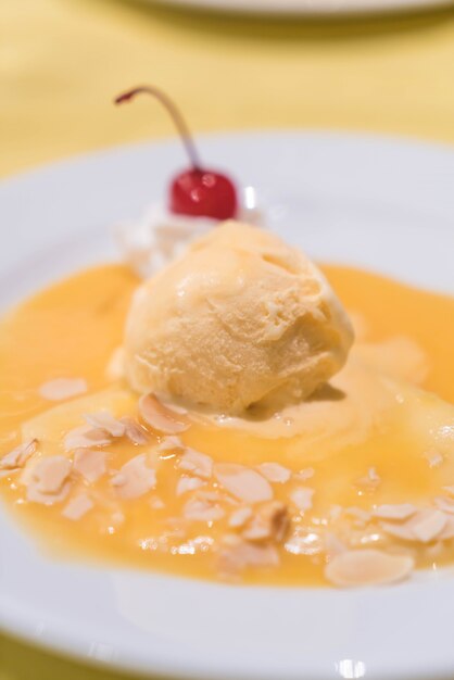 helado de vainilla con crepe