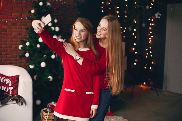 hermanas en casa