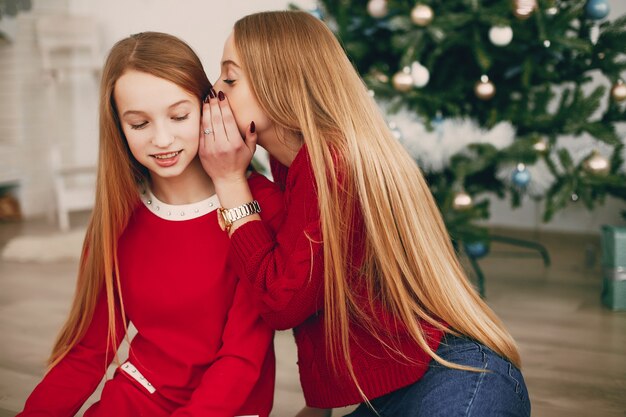 hermanas en casa