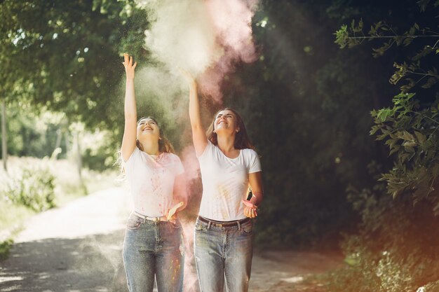 Hermanas lindas en un parque