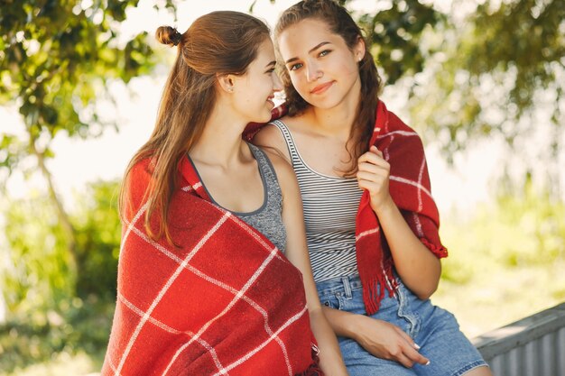 hermanas en un parque