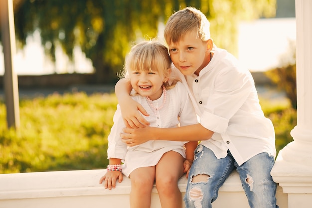 hermano con hermana